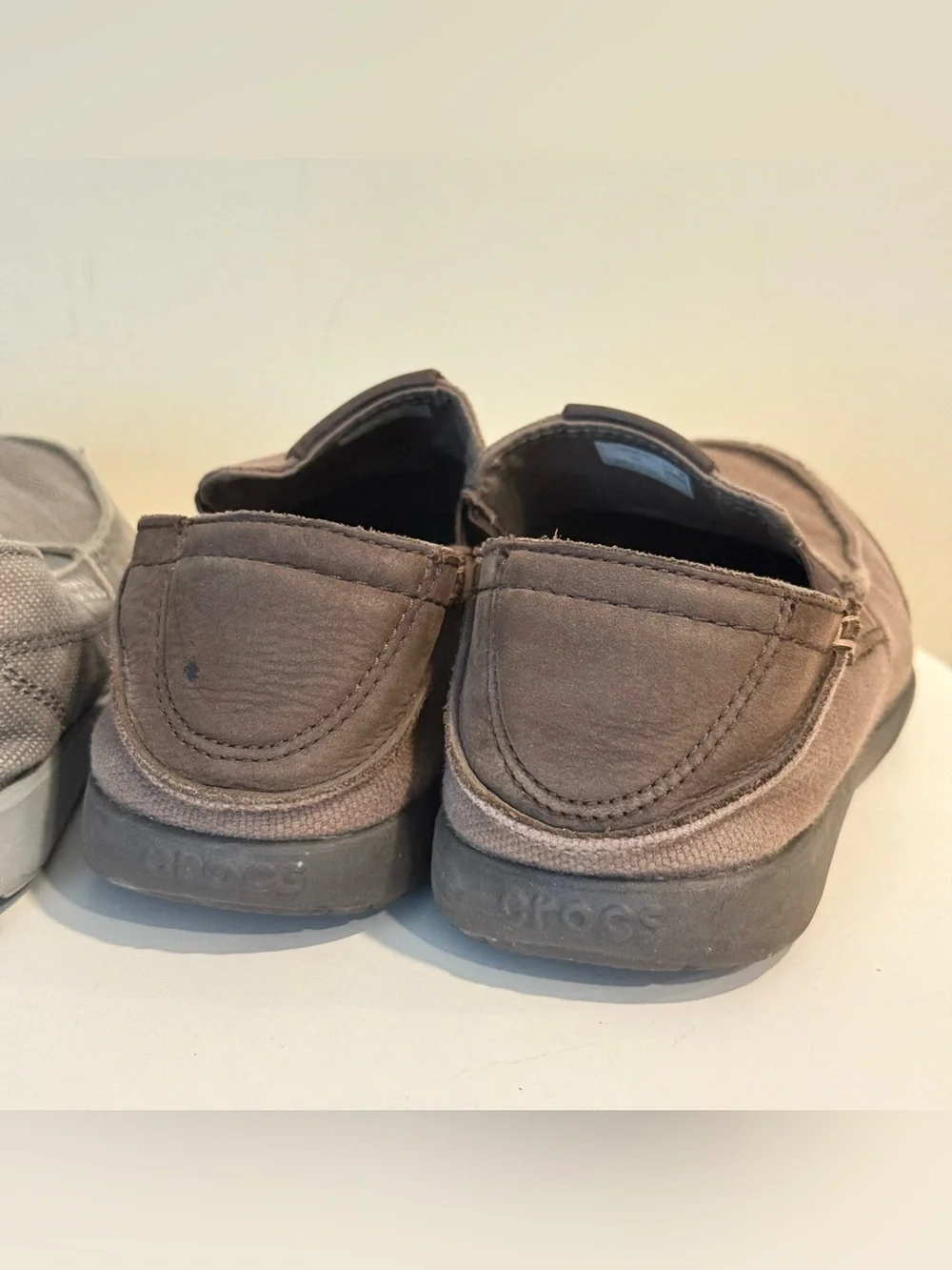 Men’s Lot Of Crocs Size 8 Loafers Santa Cruz & Walu Slip On Gray And Brown